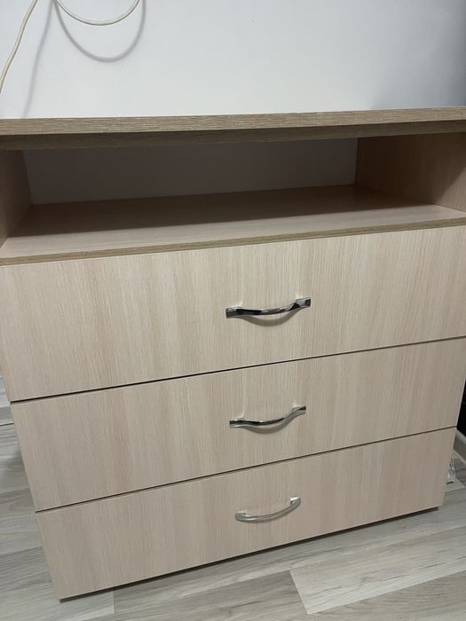 Vând mobilă dormitor