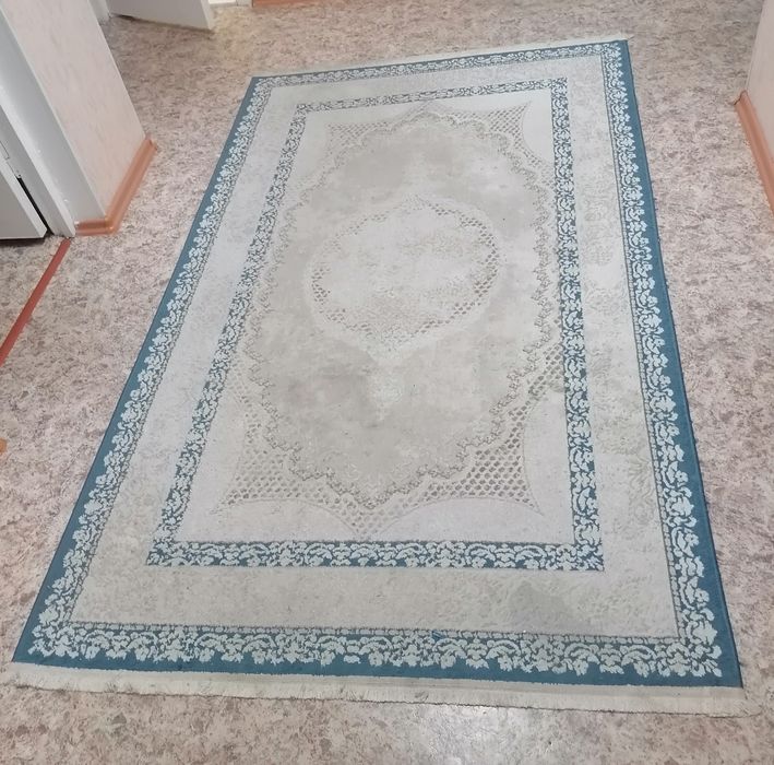 Ковер продаётся 1 шт.