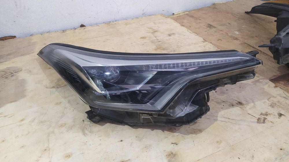 Фары передние Toyota C-HR 2016 +