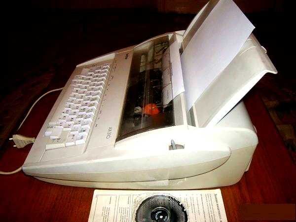 Пишущая электричеcкая машинка «Brother AX—310» (Made in UK)