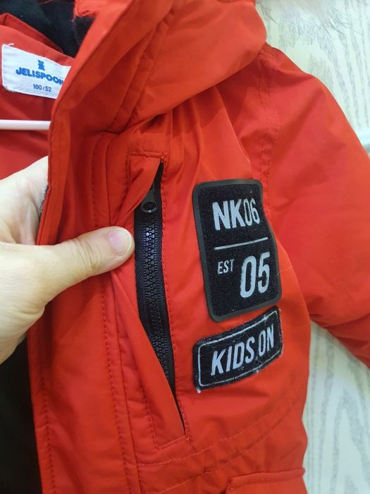 Koreya mashxur brendi"JELISPOON" qizil rangli kurtkasi