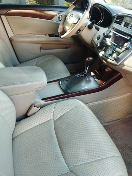 Продаю свою Toyota Avalon limited