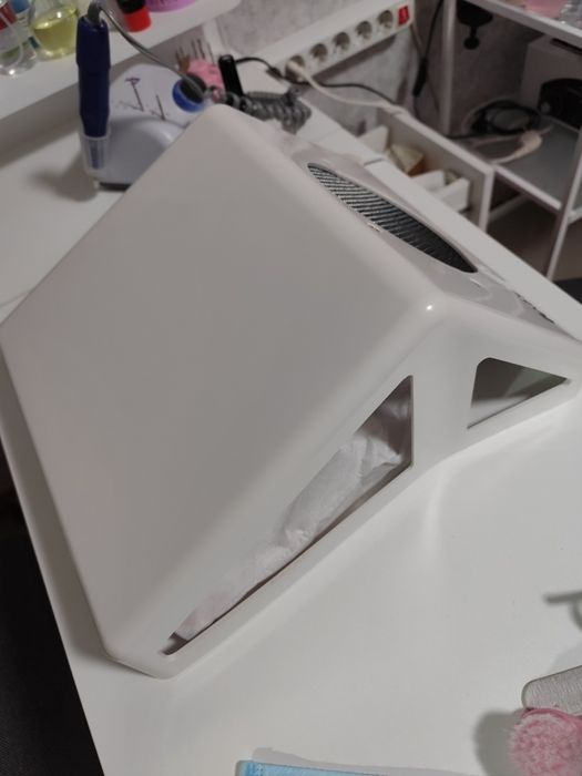 Продам вытяжку для маникюра.