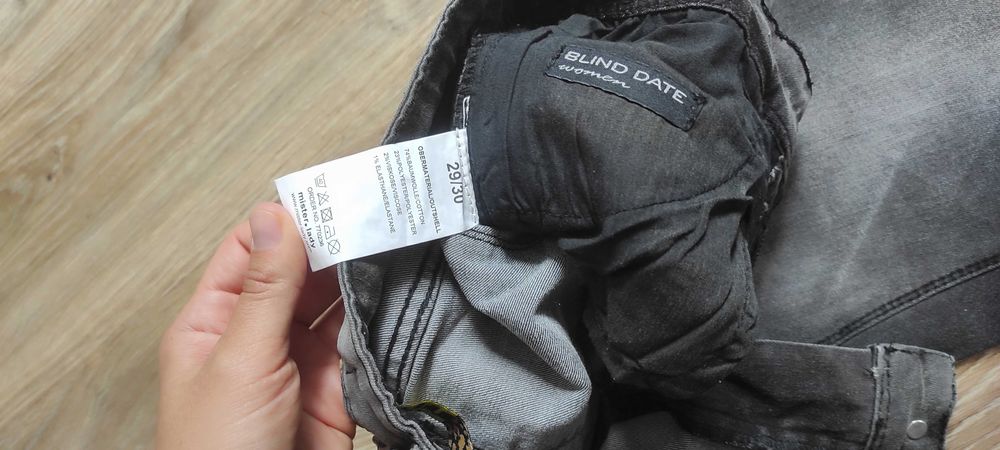 Дамски дънки с детайли