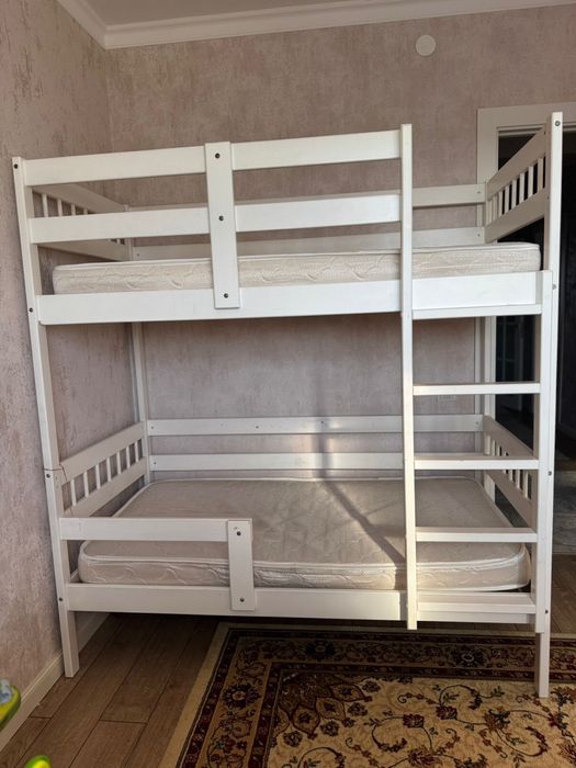 Продам двухъярусный кровать.