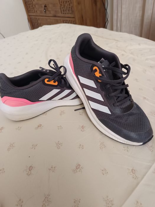 Много удобен ADIDAS за 35 евро