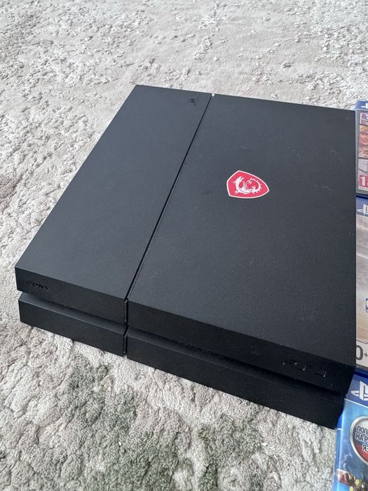 PlayStation 4 + 2 геймпада + 9 игр