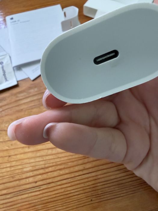Apple USB-C 20W Power Adapter – оригинален, с кутия