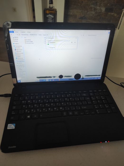 Лаптоп---ТOSHIBA