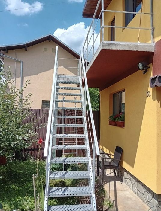 Scări metalice zincate