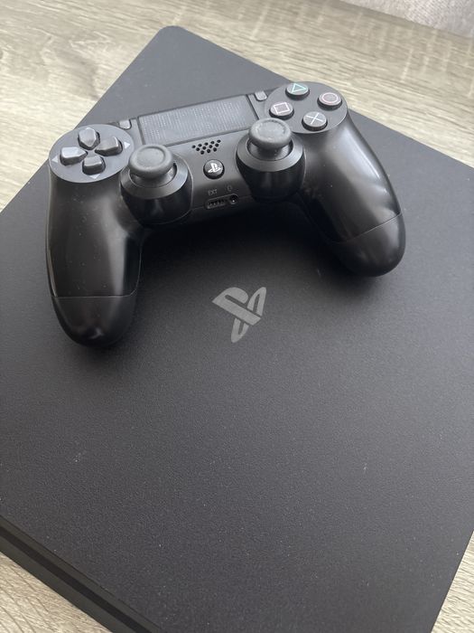 •	PlayStation 4 500GB + контролер – перфектно състояние