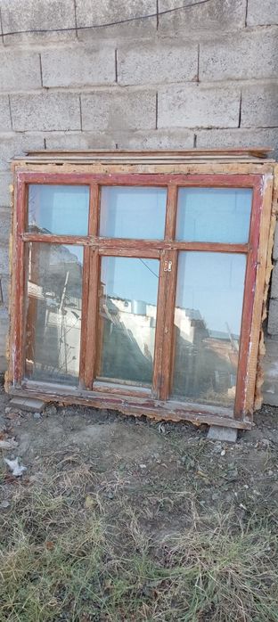 Деревянный окно в