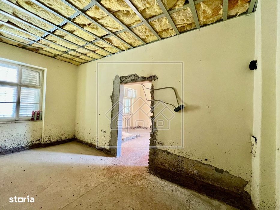 Casa de vanzare - 4 camere, 130 mp - Centrul Istoric
