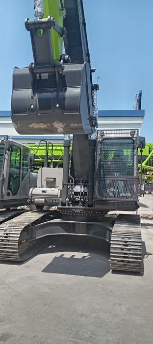 Ekskavator 0.6kubalik kolosniy tayyori bor.