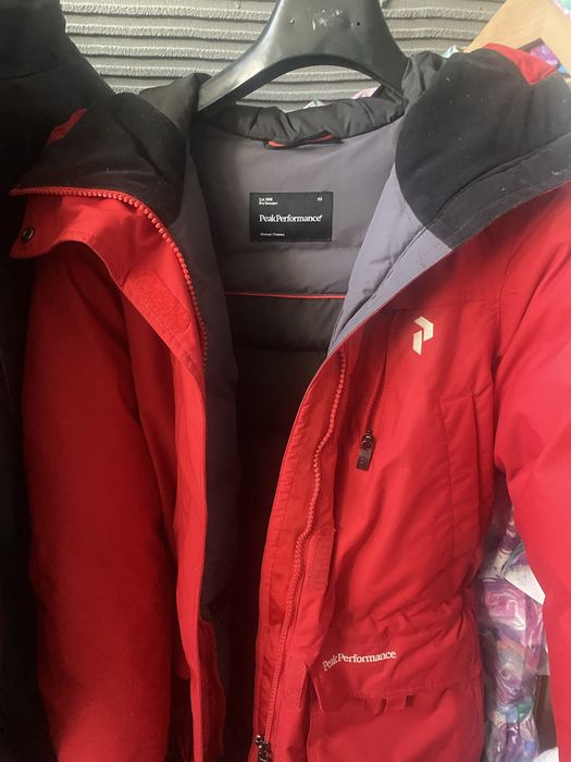 Уникално червено топло яке/ парка гъши пух Peak performans