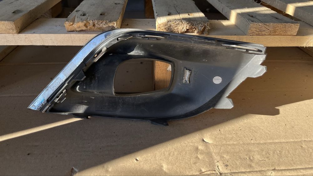 Лява и дясна основа за халоген Renault Clio 4 (2012-2020)