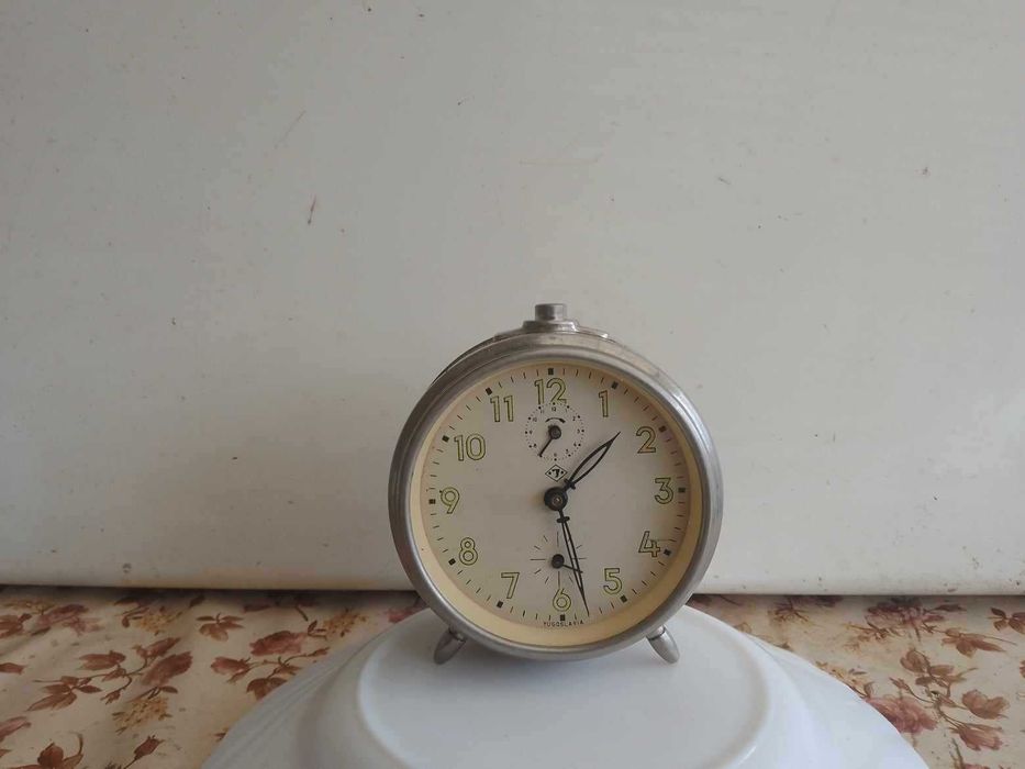 Ceas desteptator de masa - mecanic , vechi Jnsa .