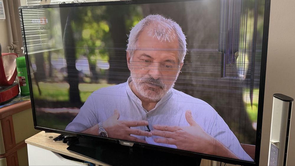 Телевизор Philips с пукнат екран