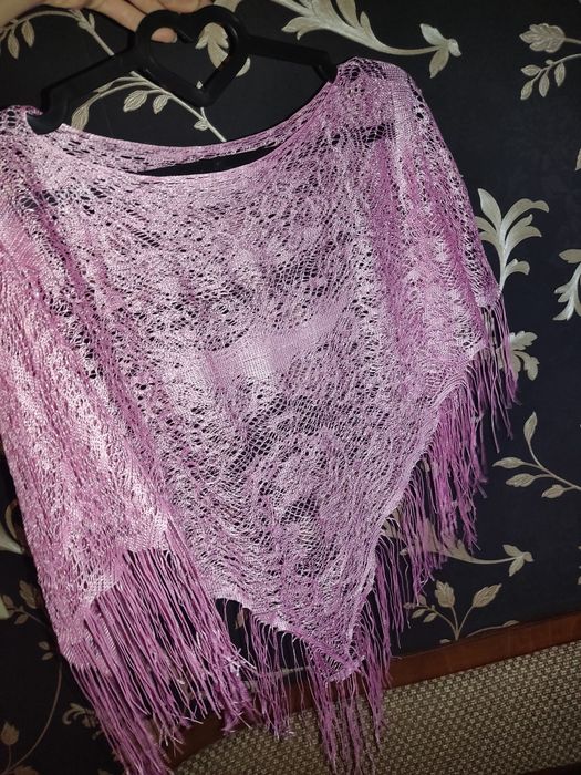 Лёгкая накидка-панчо ,подойдёт на купальник,повседневную одежду