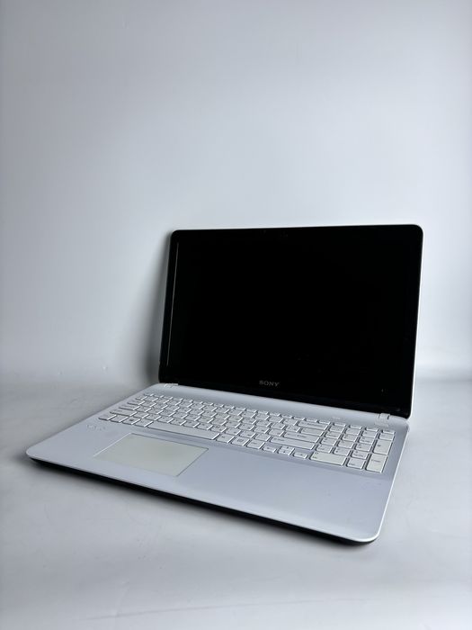 Ноутбук Sony Vaio core i3 с видеокартой