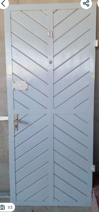 Srochna temir eshik sotiladi