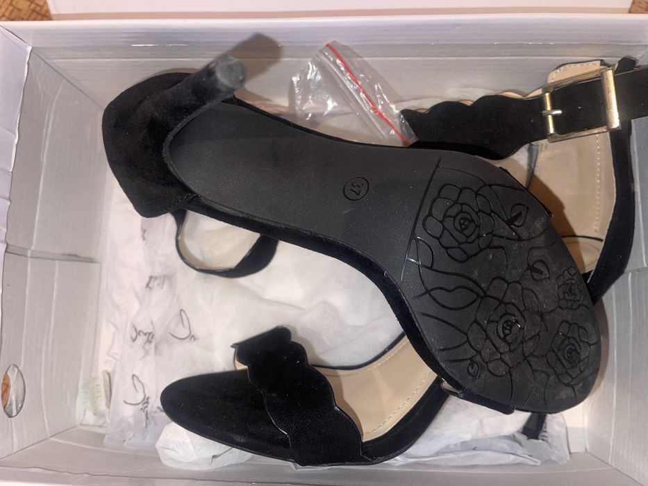 Дамски самдали на ток