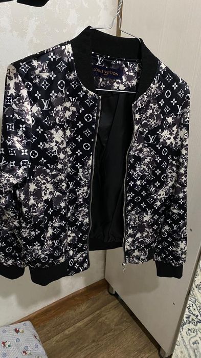 Куртки лв и диор