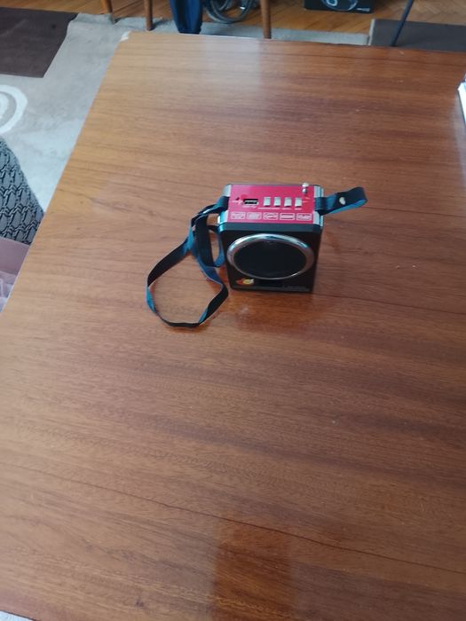Vând radio cu bluetooth