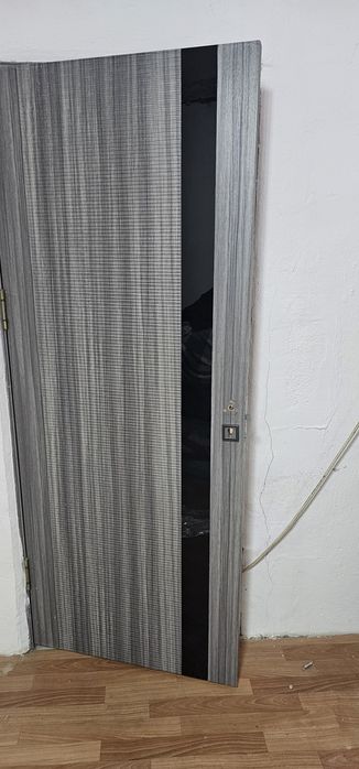 Дверь двухсторчатый и одна дверь