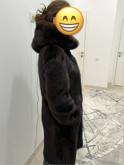 Шуба с глубоким капюшоном