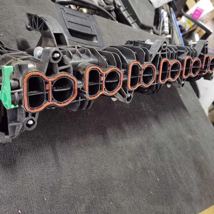 Всмукателния колектор за бмв 3.0д 258кс и 3.5 313кс