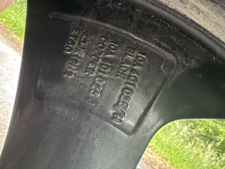 Jante aliaj 19” VW ID3 cu anvelope de iarna Continental