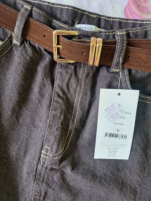 Къса дънкова пола с колан