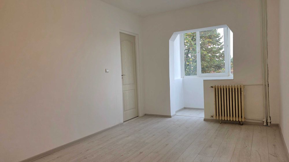 Proprietar, Garsonieră de vânzare, etaj 2 – B-du Dimbovita
