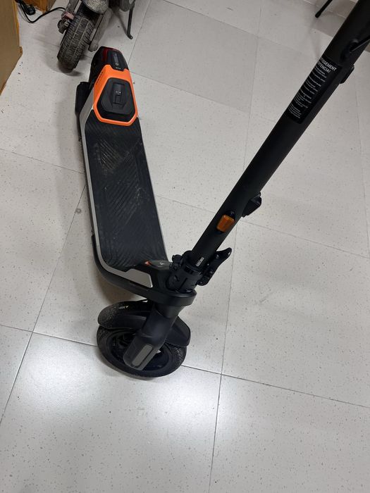 Продам Элеткросамокат ninebot p65