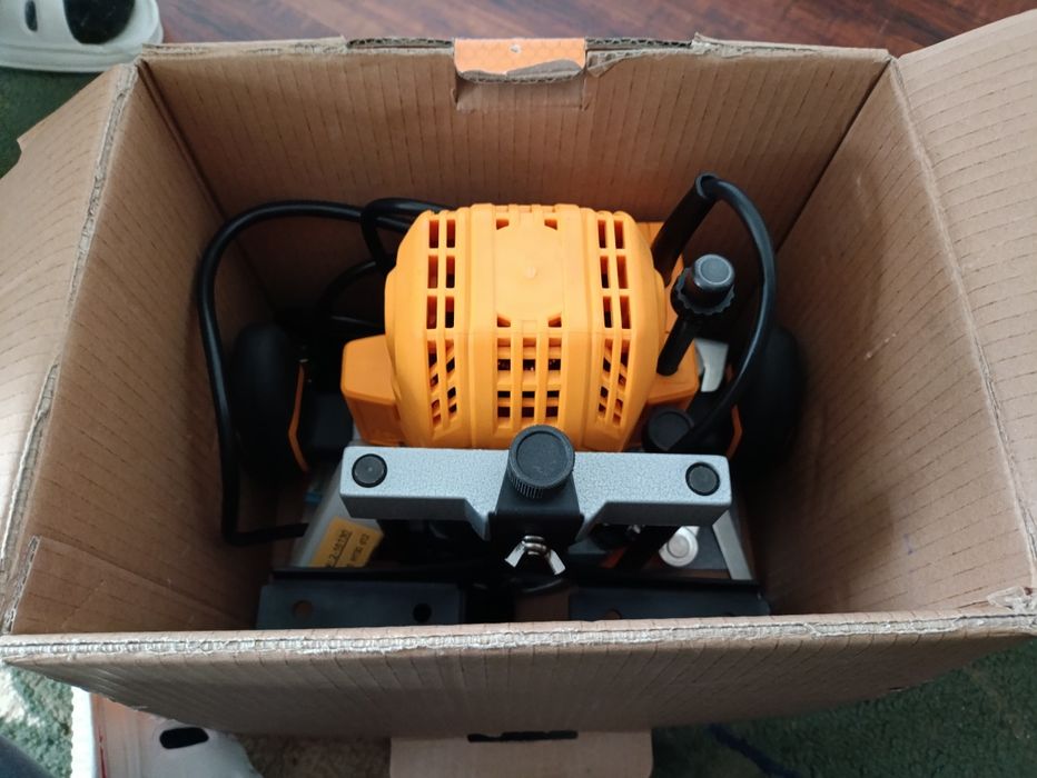 INGCO 1600W qol frezer satıladı
Jańa, zavod qaplamasında.
Ağaş, MDF há