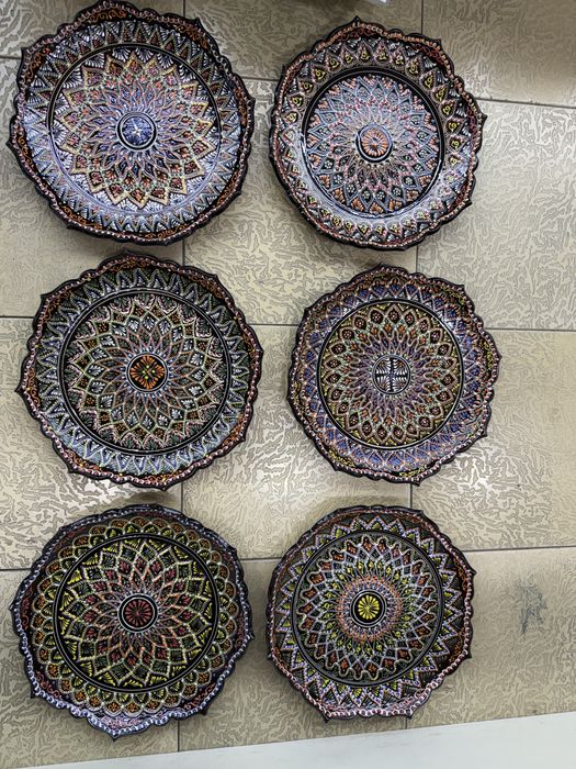 Qo‘lda ishlangan sopol lagan – milliy naqshlarda