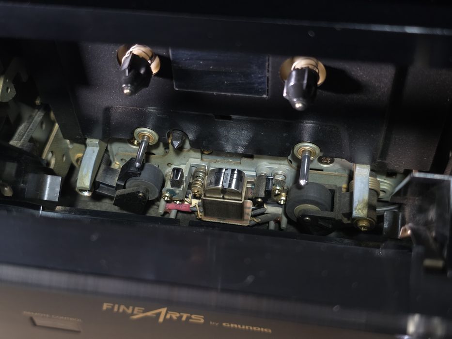 Linie audio FINEARTS amplificator A-905, deck CT-905, cd player CD-905, tuner T-907, pickup  TT-903, laterale lemn, premium hifi