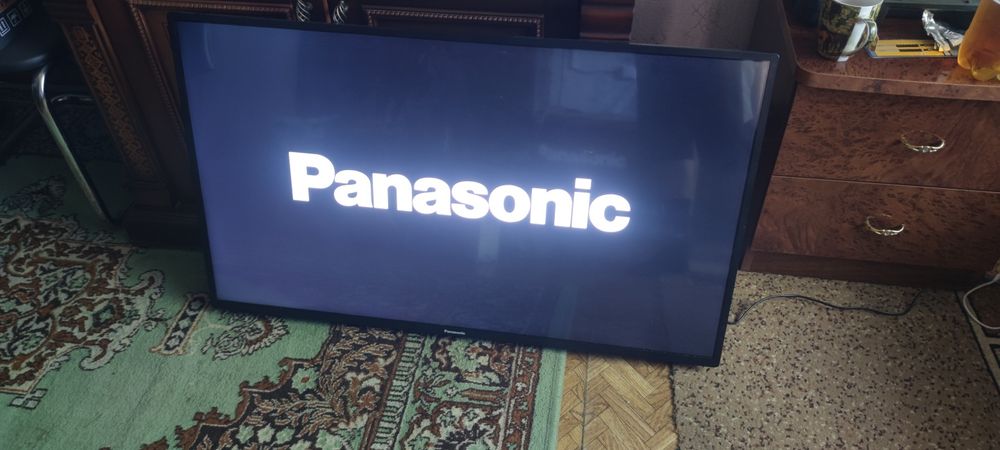 Продам PS 5 с телевизором Panasonic 109 диагональ не смарт.