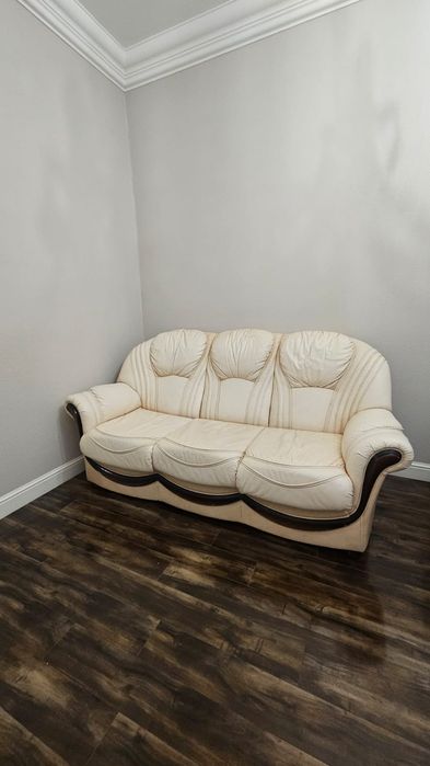 Продам кожанный диван
Ма