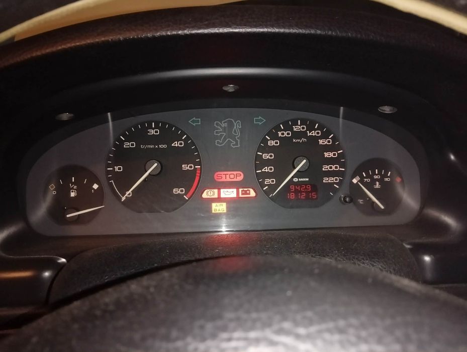 Продавам пежо 406