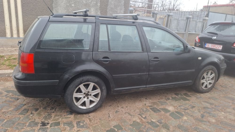 Vând golf Volkswagen benzina ,16,în stare bună distribuția schimbata