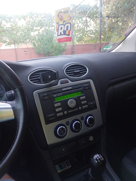 Vând Ford focus 2005 1.6 benzină preț negociabil