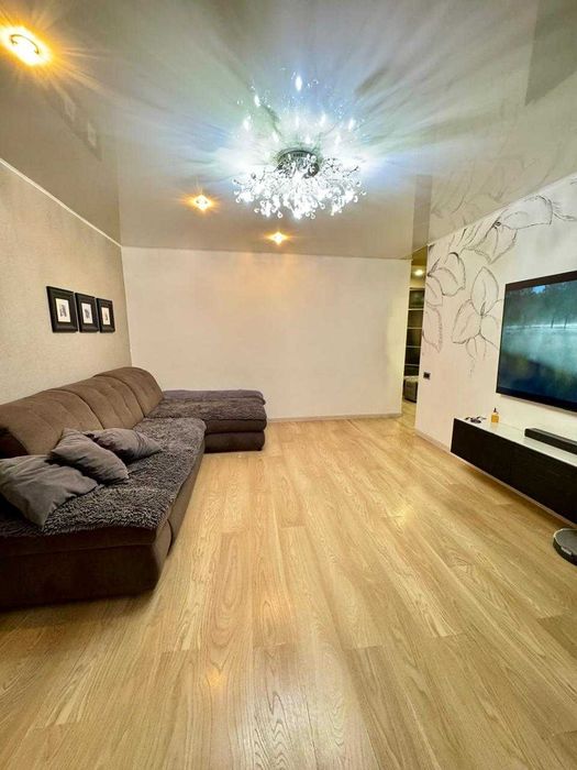 Продам 3 комн. кв., район 8 шк.