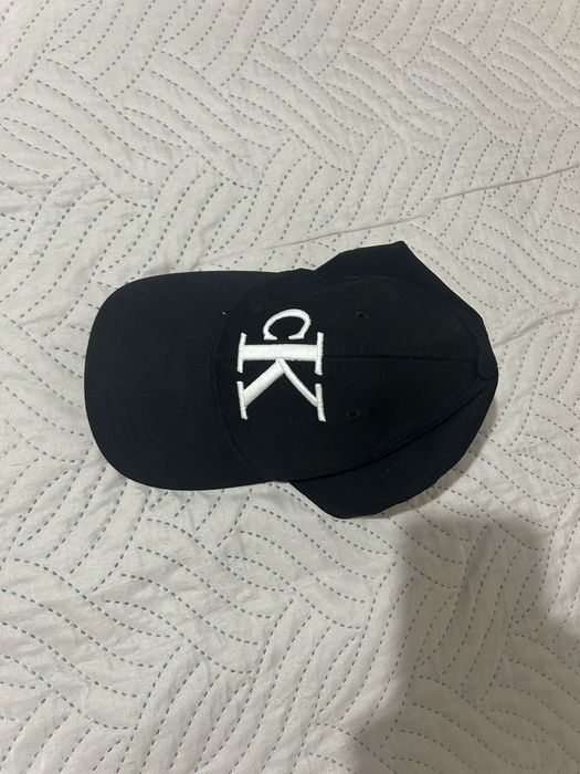 Чисто нова шапка на Calvin Klein