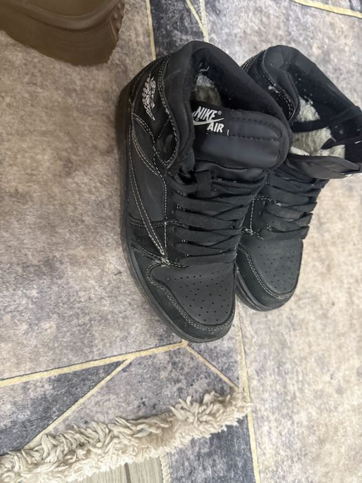 Продам обувь найк для мальчика