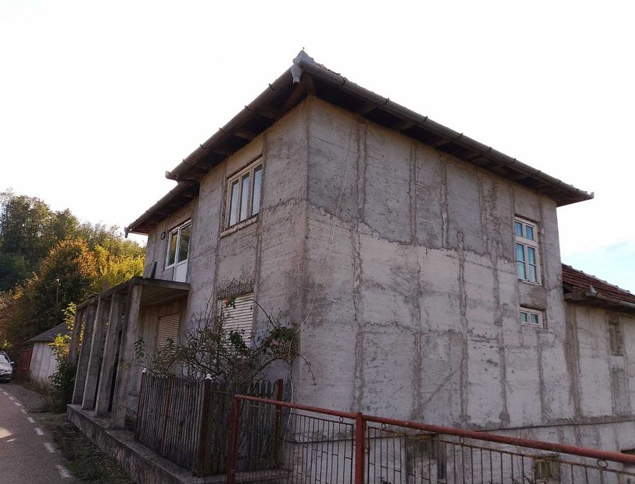 Casa mare de vanzare