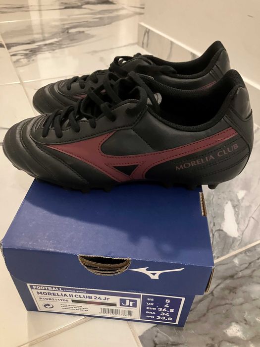 Mizuno Обувки за футбол Morelia II Club 24 Jr