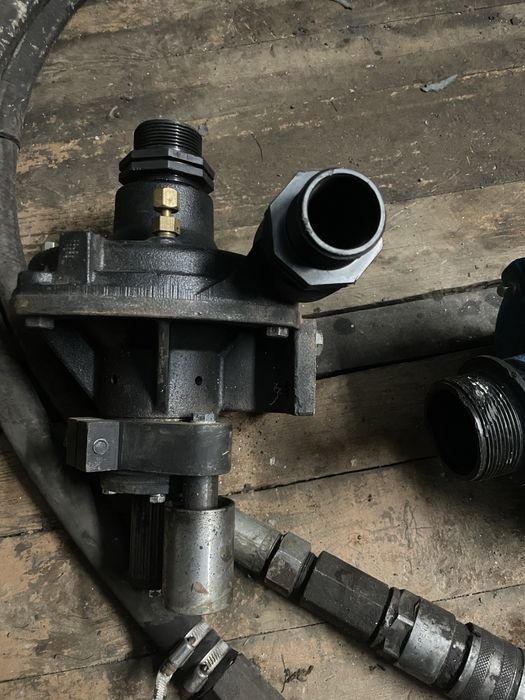 Насос на опрыскователь  HYPRO