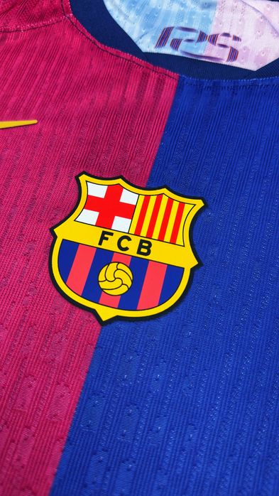 Тениска на Барселона и Травис Скот (домакинска)